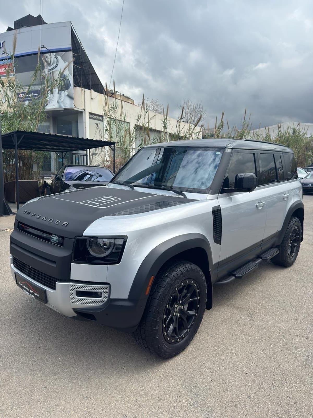 Land Rover Defender 110